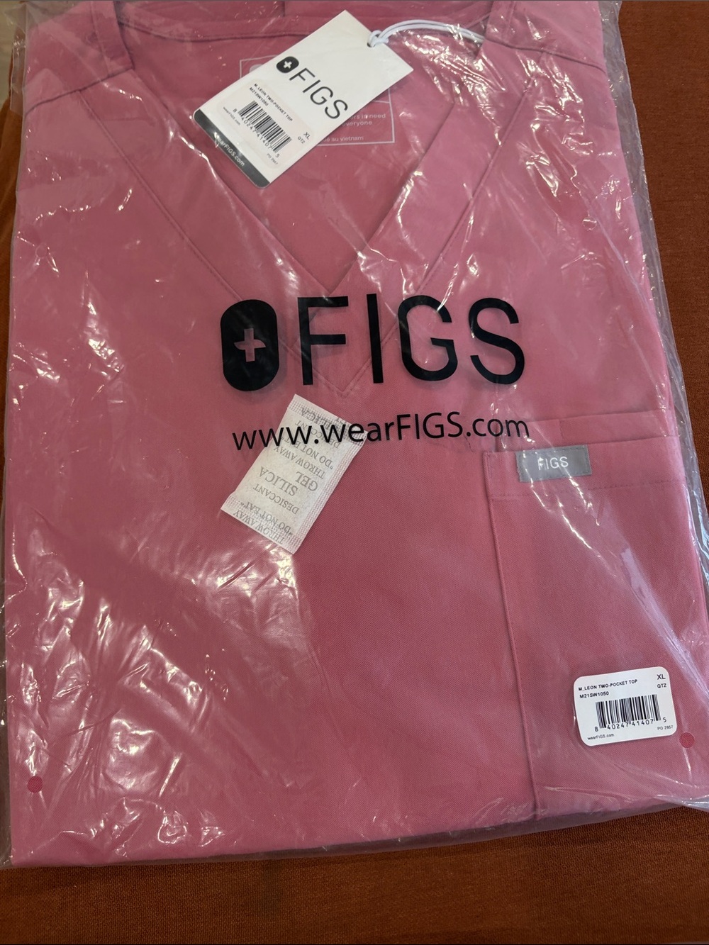 Brand new Figs two pocket top scrub XL Rose